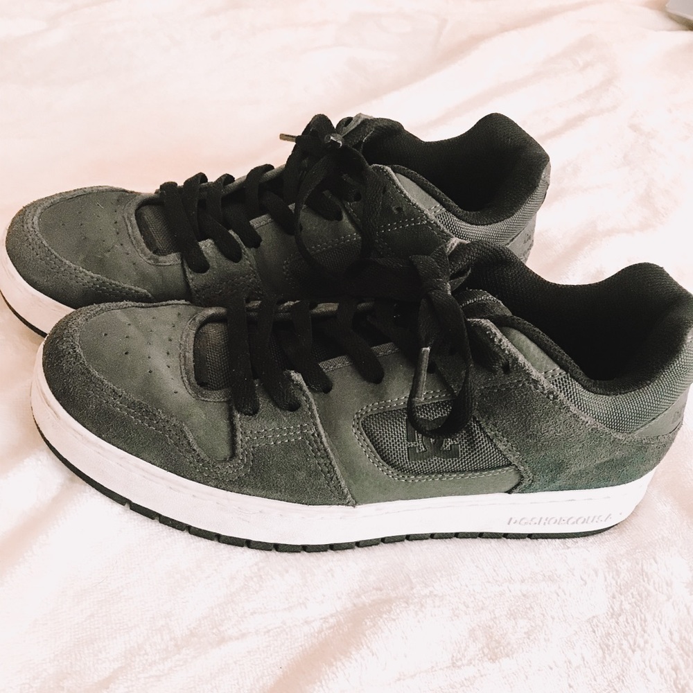DC Sneakers
